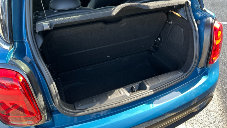 MINI Hatchback 1.5 Cooper Exclusive 3dr Auto Petrol Hatchback